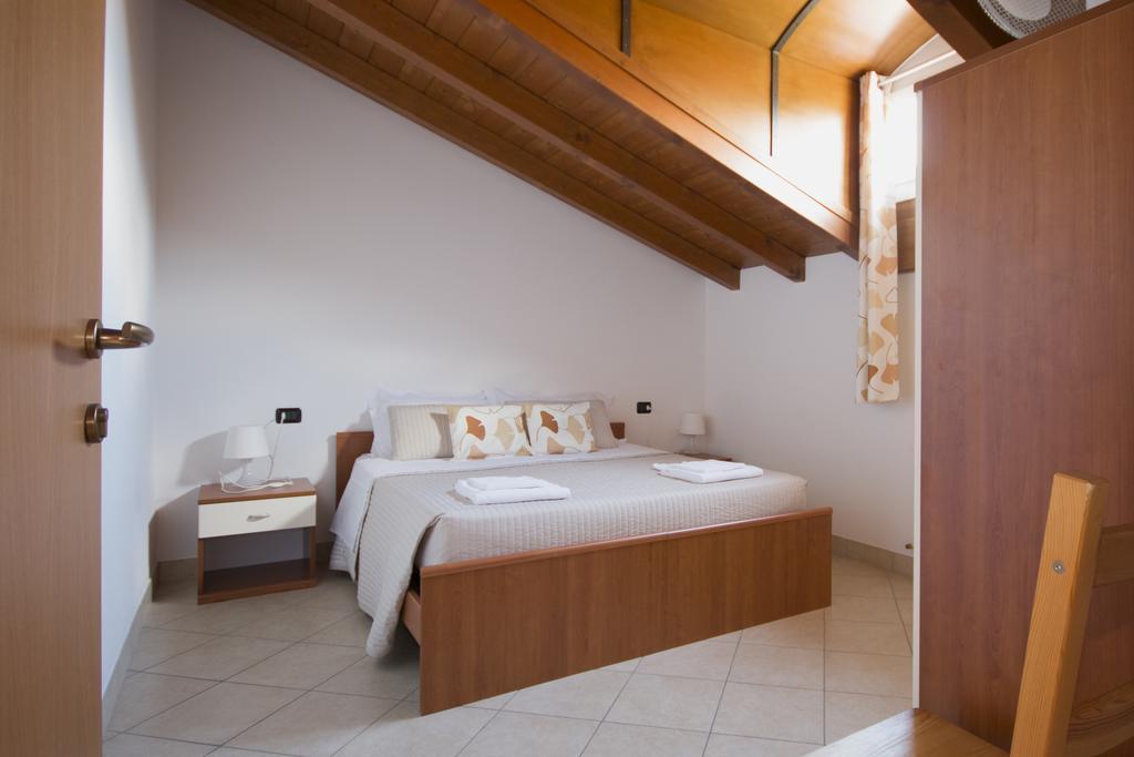 Lakeside Holiday Resort Domaso Room photo